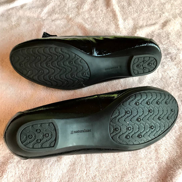 Copied - Naturalizer Patent Leather Flats with Bows - Picture 6 of 8